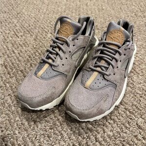 Nike Huaraches Gray Sneakers NWOB